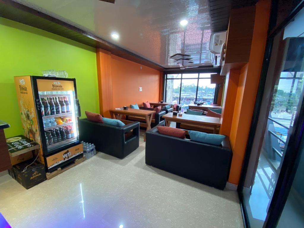 Hotel Kjs Inn Bahāsi 外观 照片